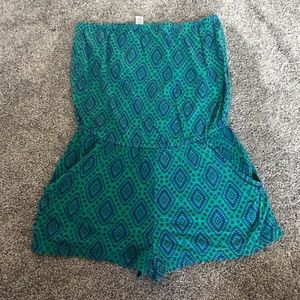 Strapless romper with pockets